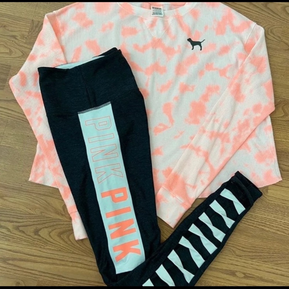 Pink By Victoria Secret Listing For Leggings ONLY 🎄💬